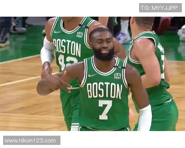 怀特末节三分连中助绿军追分，坎宁安得分突破30大关