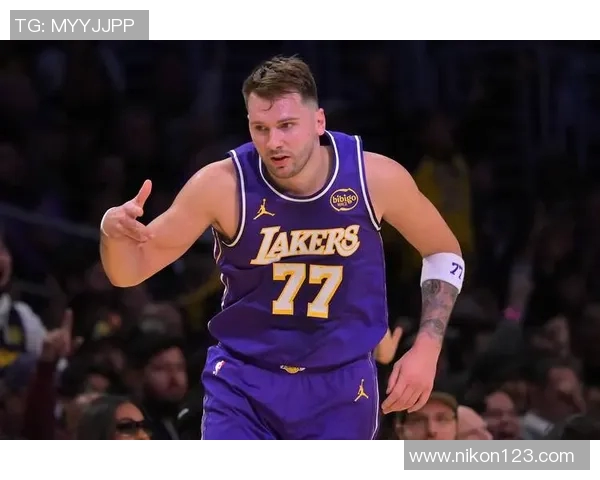 詹姆斯真是越看越厉害！东契奇今天又杀疯了，40+三双擒爵士